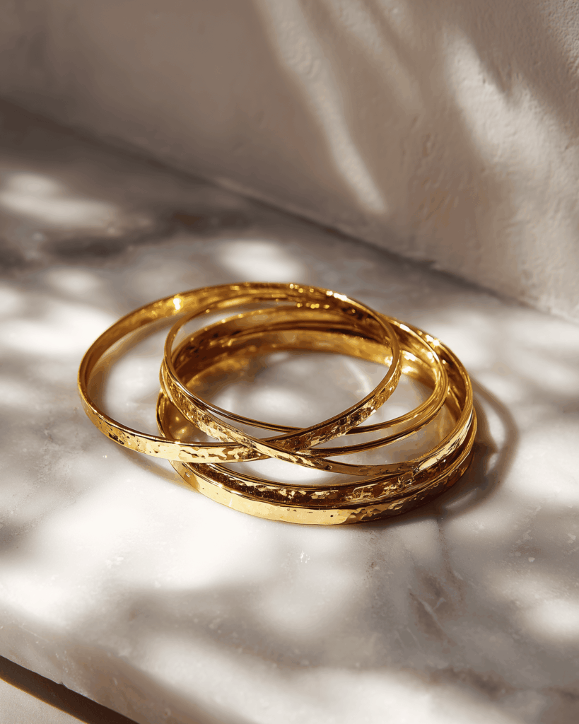 Gelang emas terpakai bergaya mewah yang boleh dijual semula kepada Emas Bonda dengan harga tinggi.